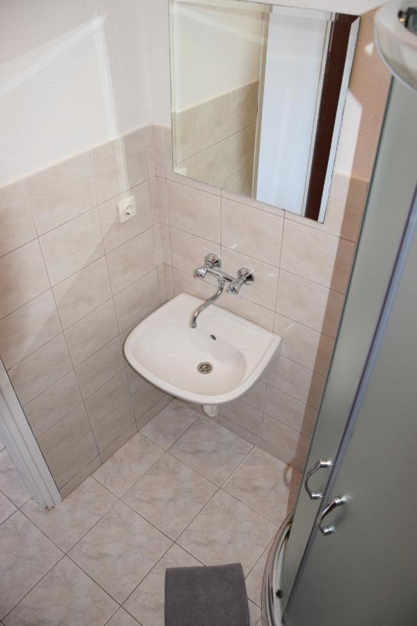 Apartment Bogdan 2 Povljana Exterior photo